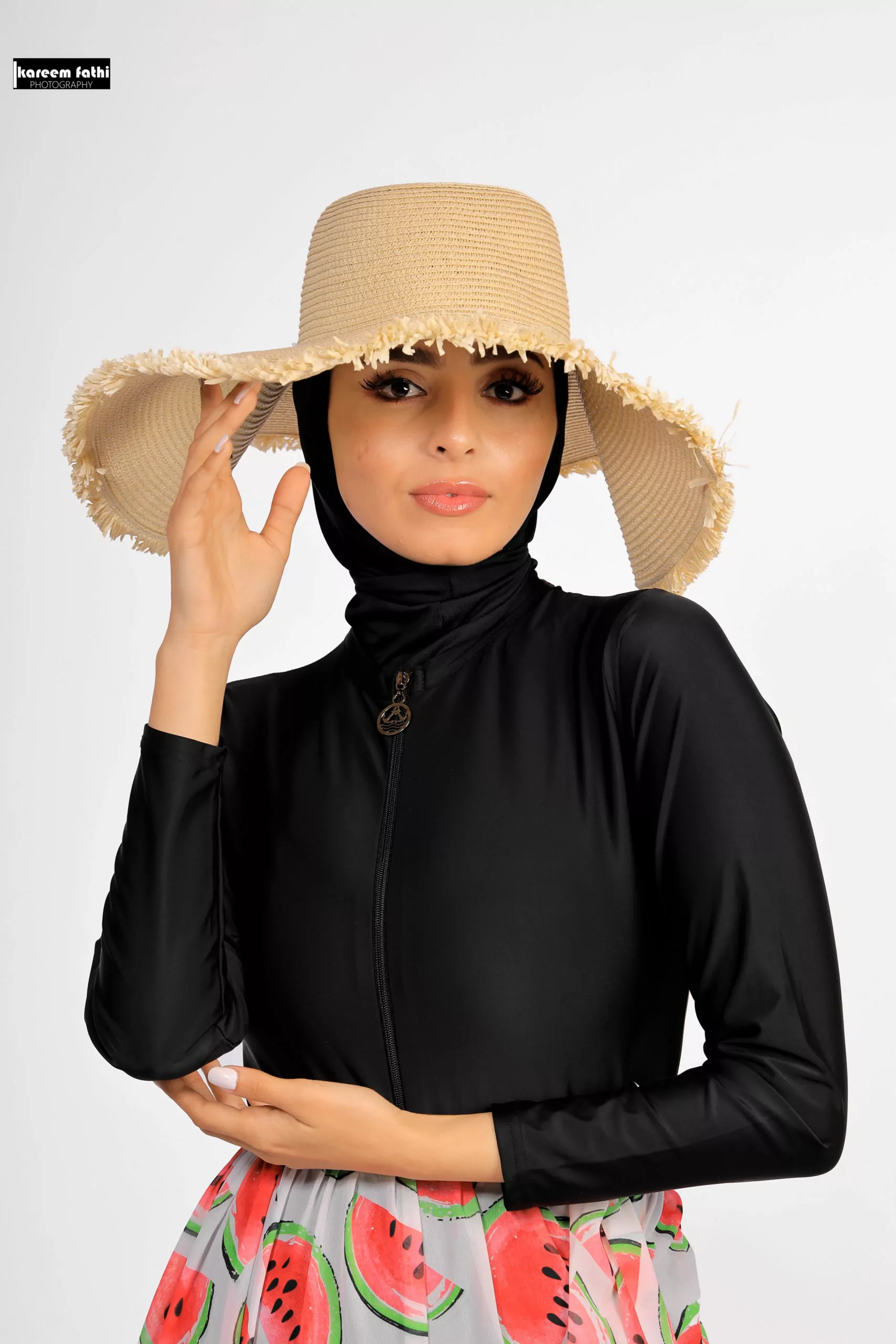 مايوه اسود ساده