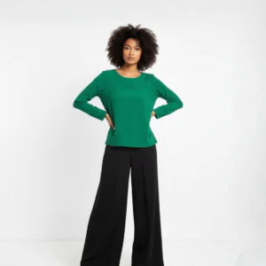 فتاه ترتدي classic pants